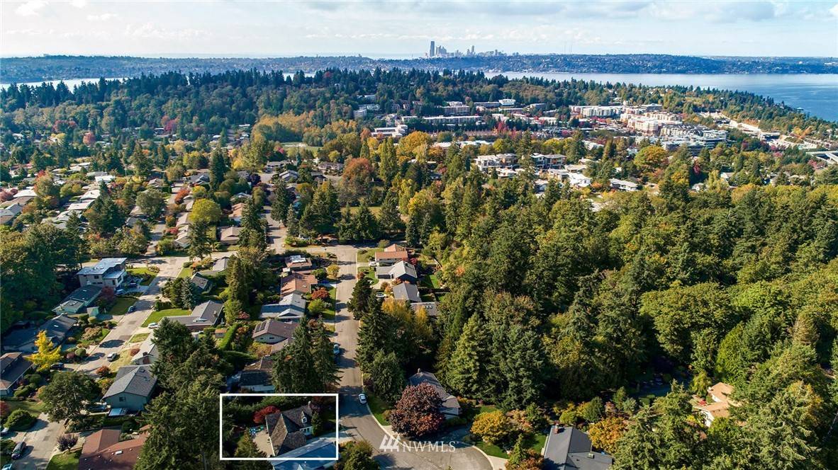 Mercer Island, WA 98040,8421 SE 33rd PL