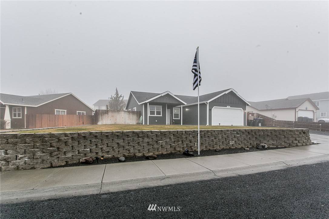 Moses Lake, WA 98837,1465 S Cougar DR