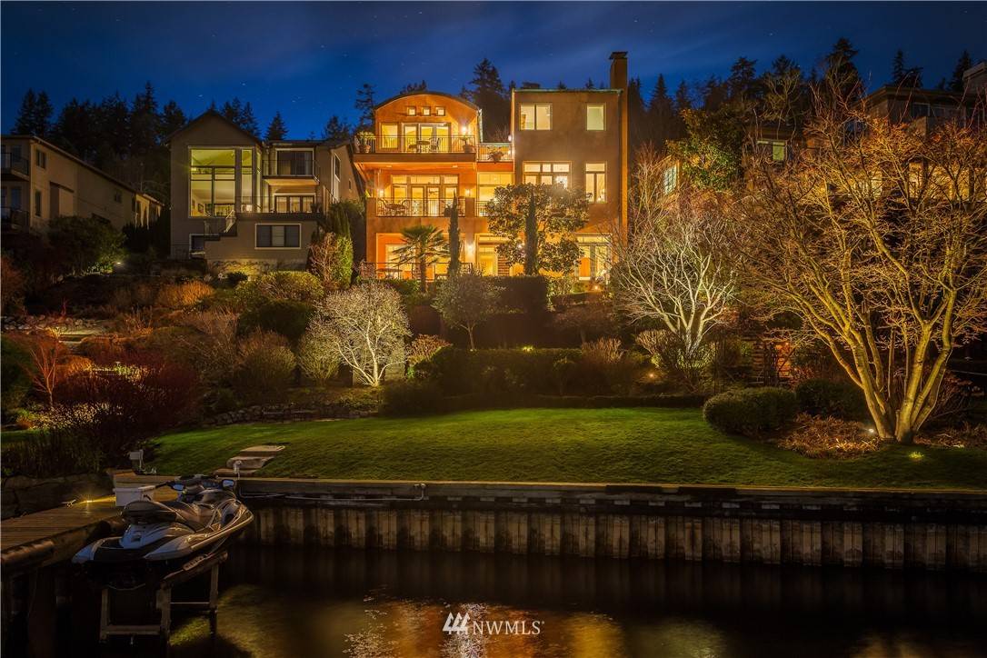 Mercer Island, WA 98040,8020 Avalon PL