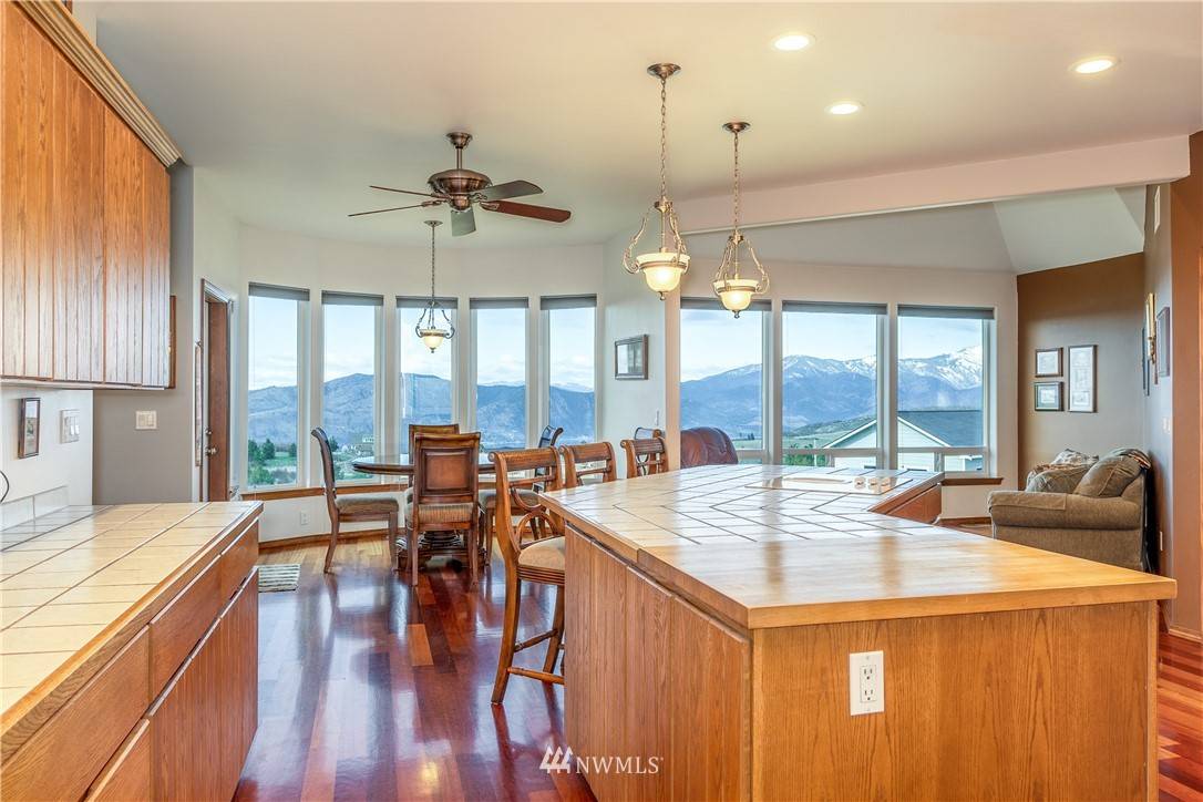 Manson, WA 98831,615 Chelan Trails RD