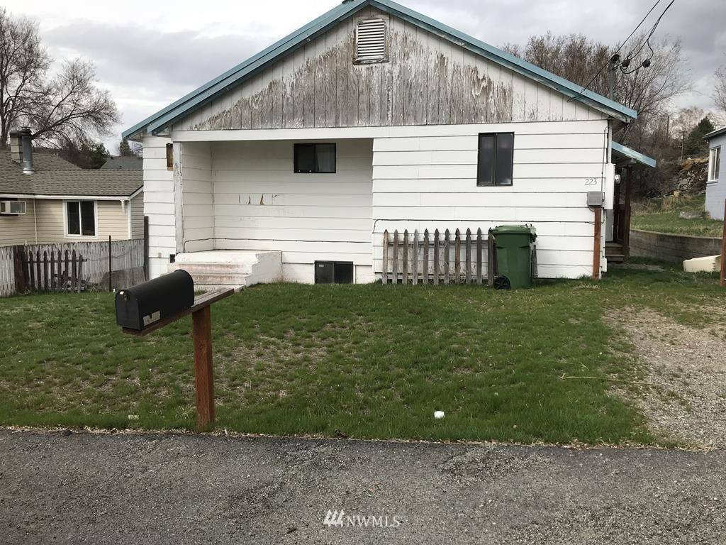 Omak, WA 98841,223 E Dewberry