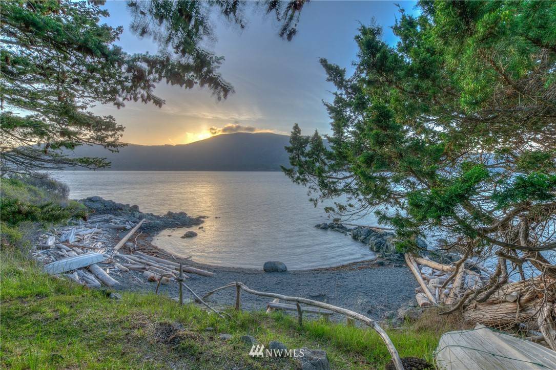 Orcas Island, WA 98245,206 Lohman LN