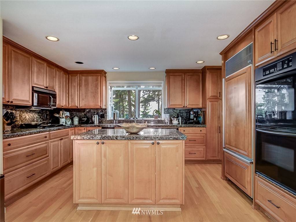 Mercer Island, WA 98040,7870 Island Crest WAY