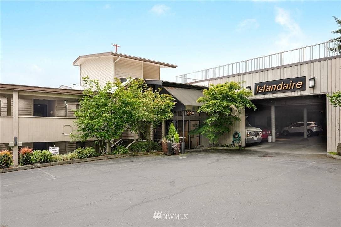 Mercer Island, WA 98040,2920 76th AVE SE #411