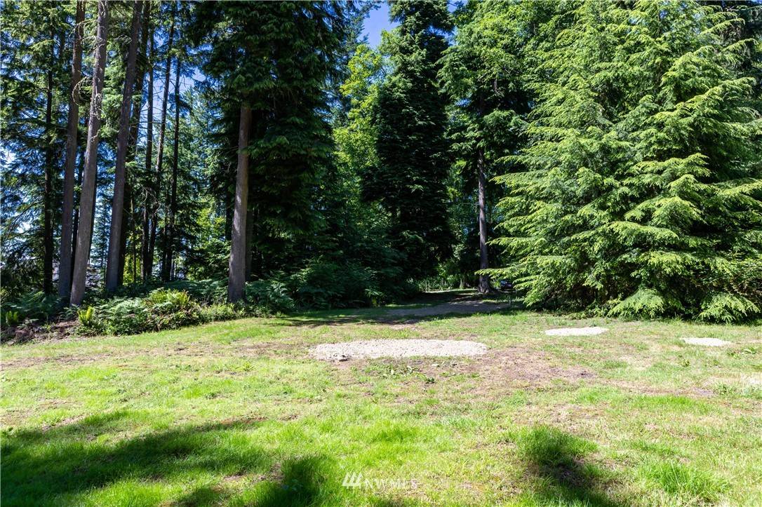 Greenbank, WA 98253,174 Lily LN