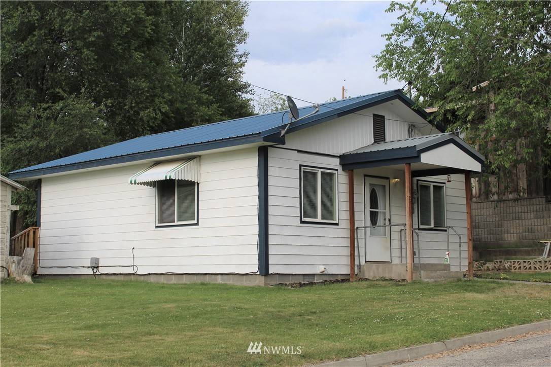 Tonasket, WA 98855,17 1st ST E