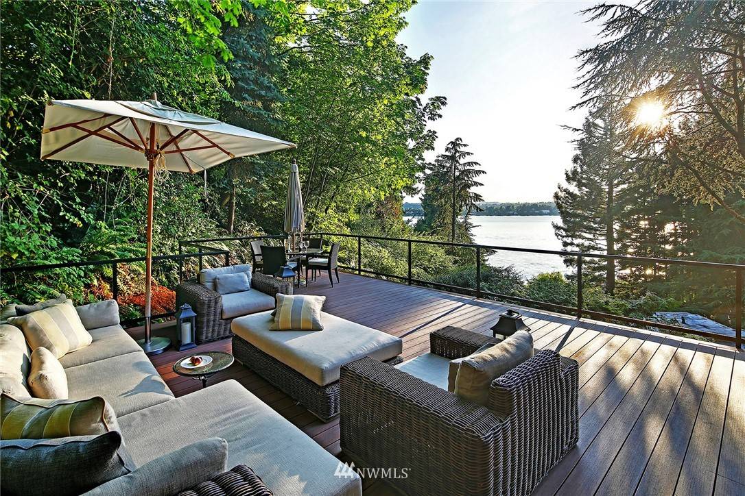 Mercer Island, WA 98040,7657 W Mercer WAY