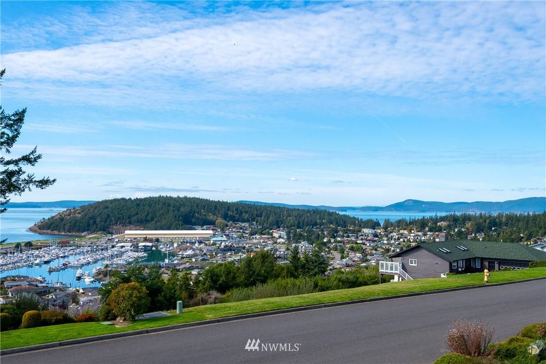 Anacortes, WA 98221,2305 Highland DR