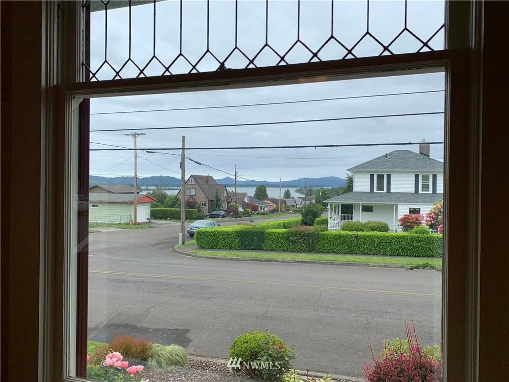 Cathlamet, WA 98612,405 S 2nd ST