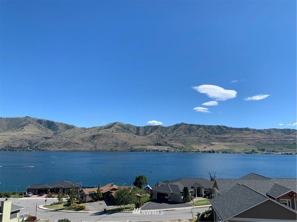 Chelan, WA 98816,223 Crystal DR