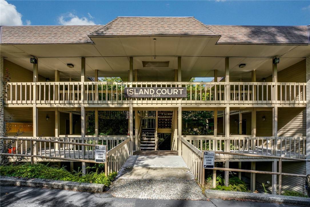 Mercer Island, WA 98040,3239 80th AVE SE #204