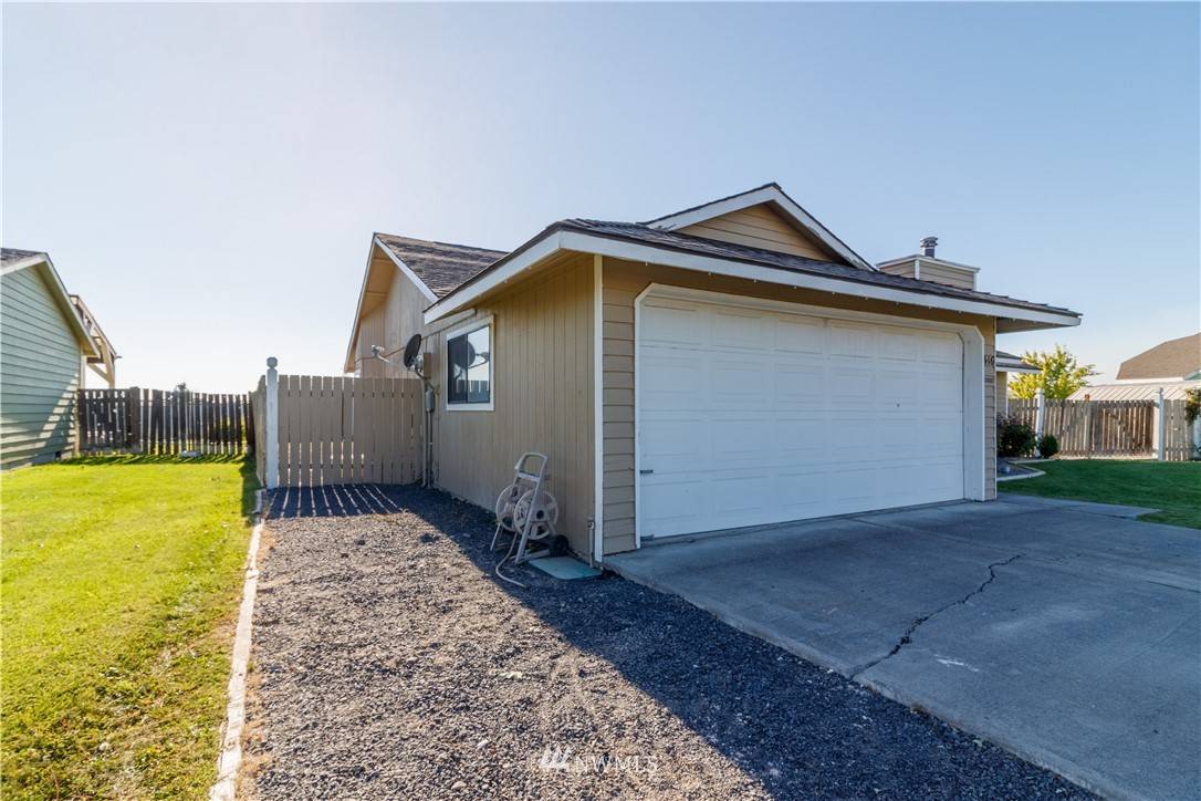 Moses Lake, WA 98837,416 N White DR