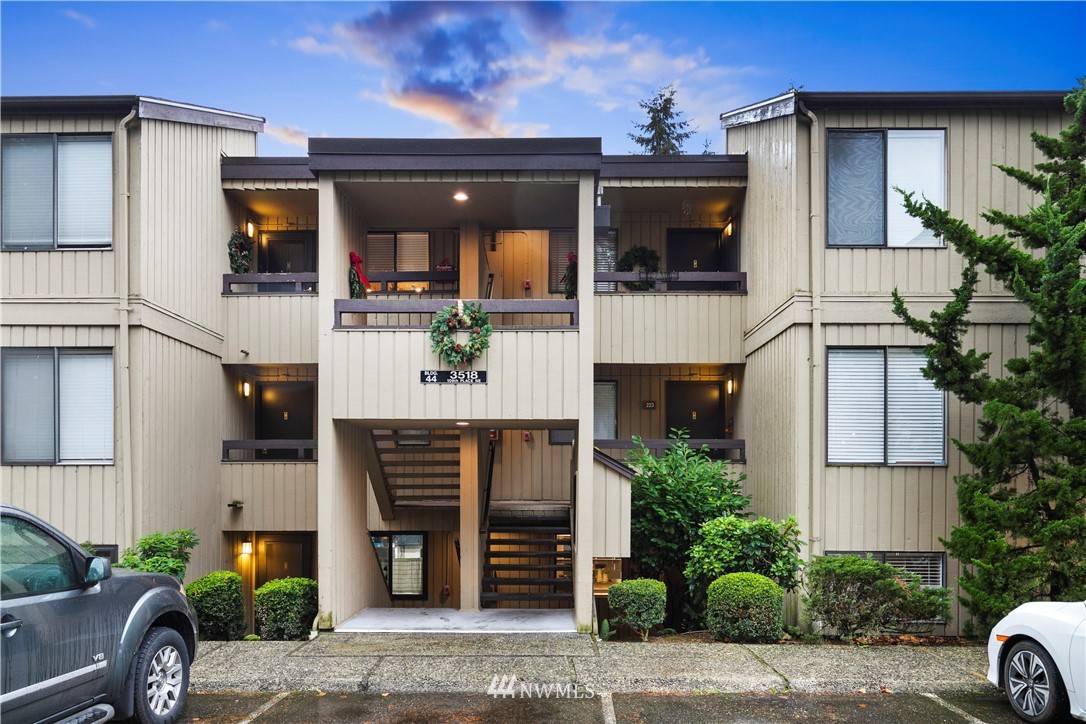 Bellevue, WA 98004,3518 109th PL NE #103