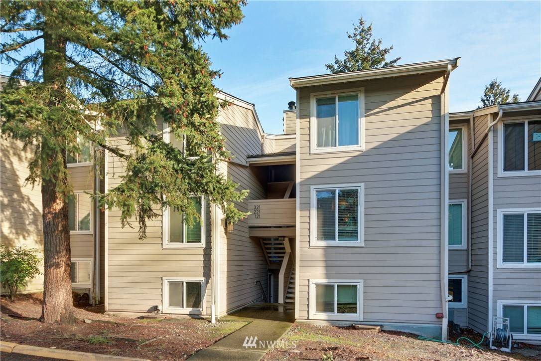 Shoreline, WA 98155,19851 25th AVE NE #321