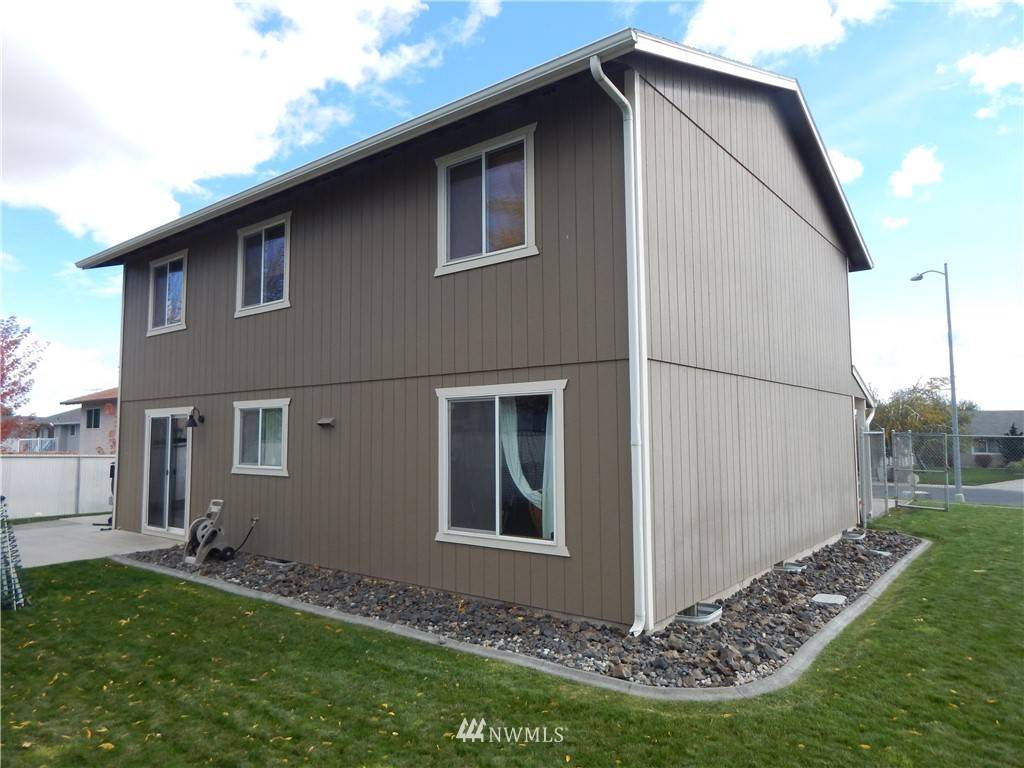 Moses Lake, WA 98837,812 W Sage Bay DR