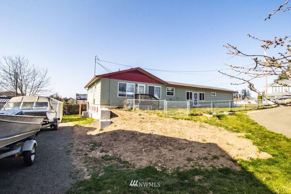 Cathlamet, WA 98612,380 S 2nd