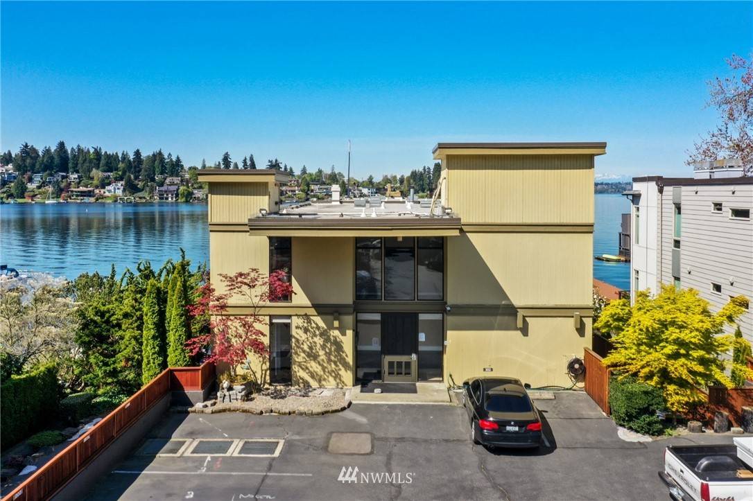 Kirkland, WA 98033,4561 Lake Washington BLVD NE #203