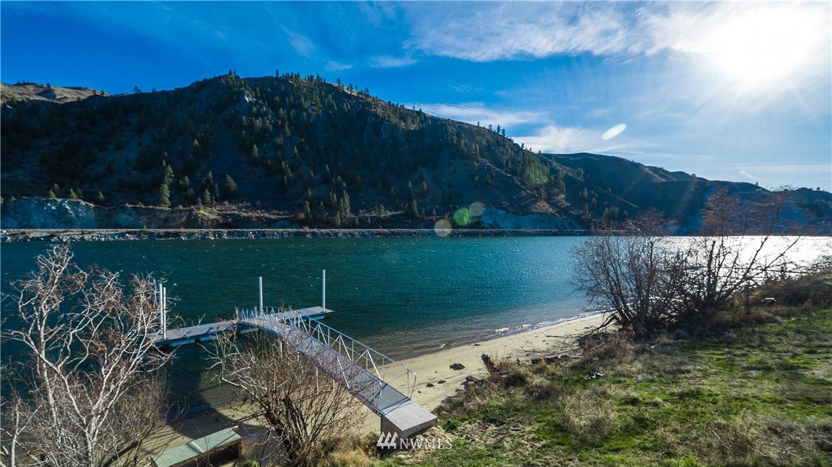 Chelan, WA 98816,115 Beach LN