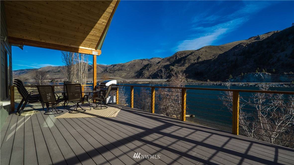 Chelan, WA 98816,115 Beach LN