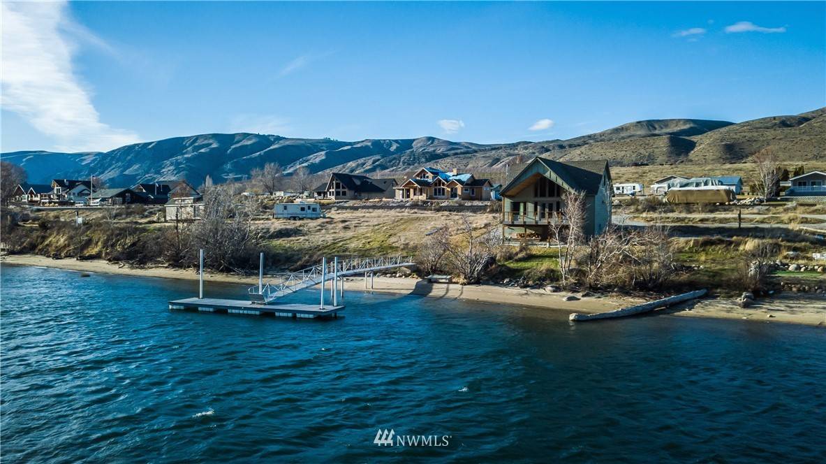 Chelan, WA 98816,115 Beach LN