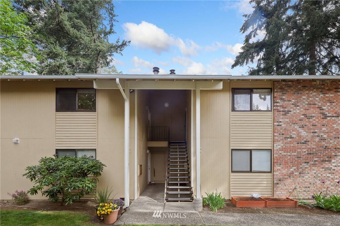 Bellevue, WA 98007,1605 149th PL SE #3