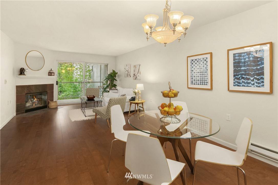 Mercer Island, WA 98040,2760 76th AVE SE #209