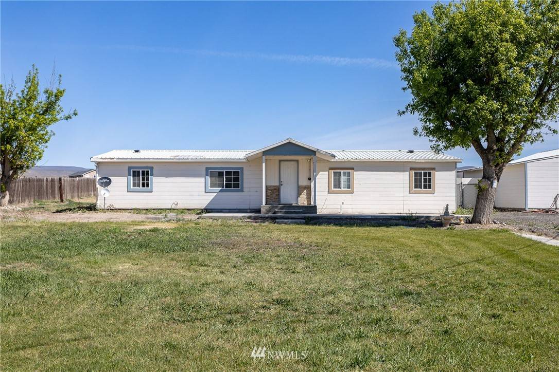 Selah, WA 98942,1311 W Huntzinger RD