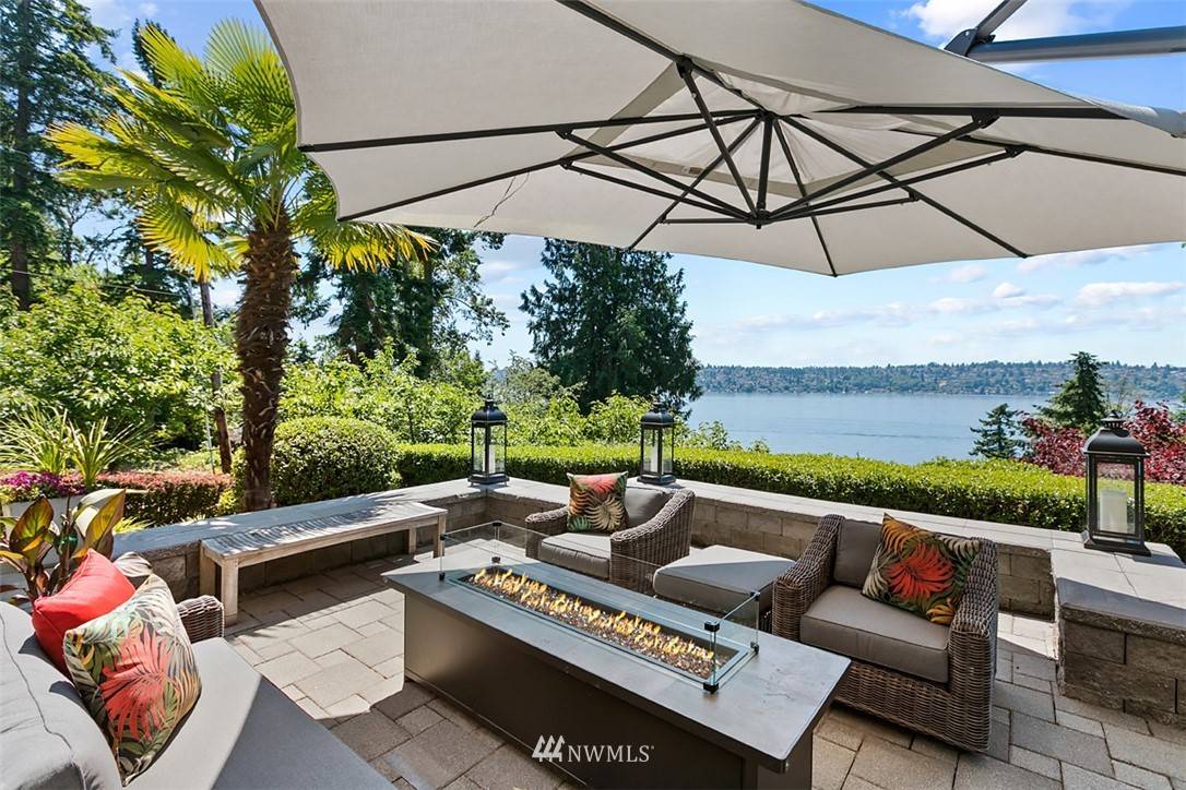 Mercer Island, WA 98040,8241 W Mercer WAY