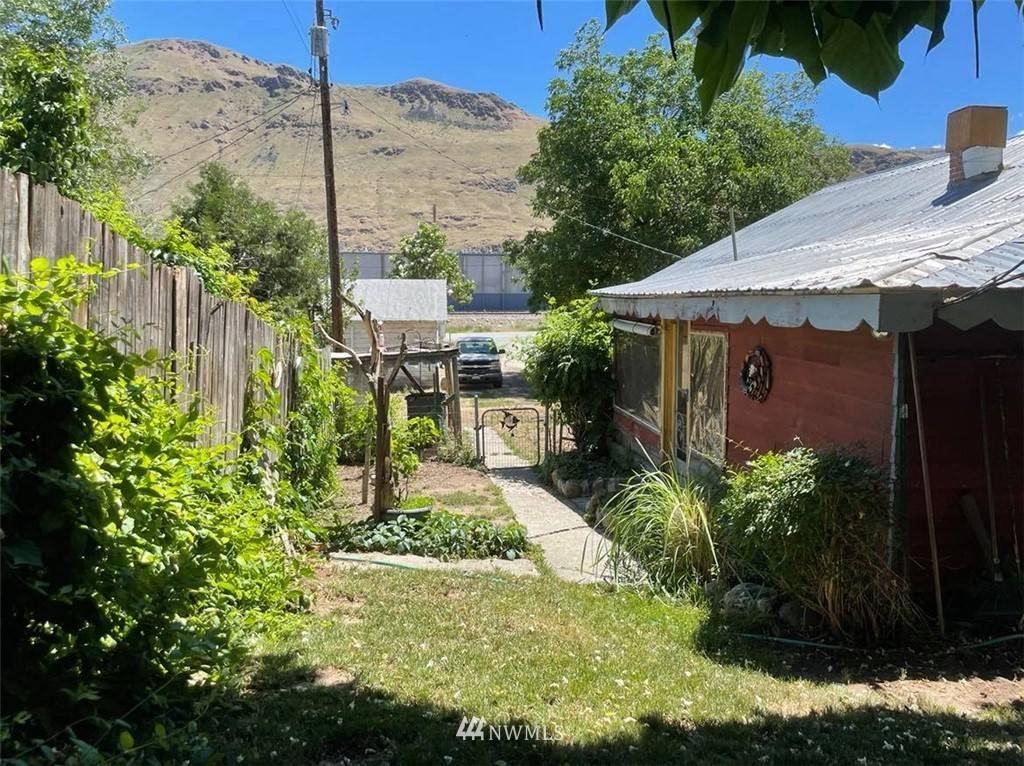 Chelan Falls, WA 98817,470 2nd ST