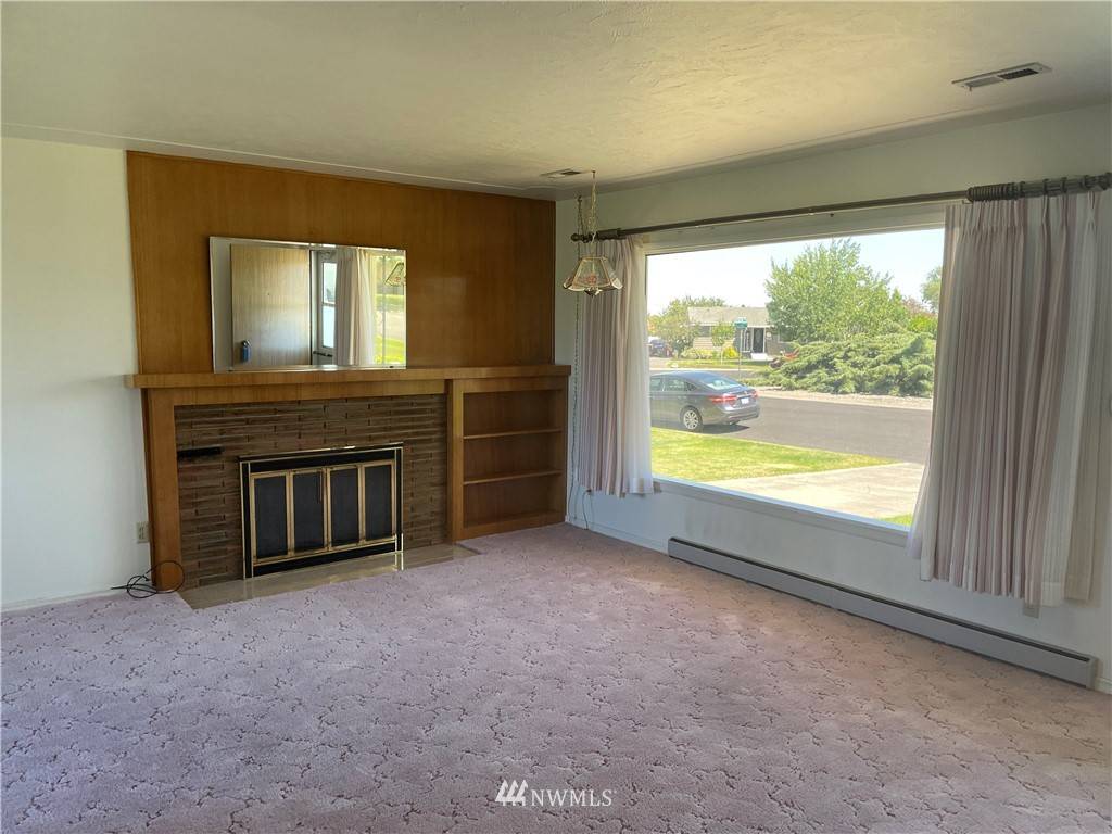 Moses Lake, WA 98837,610 W Village AVE