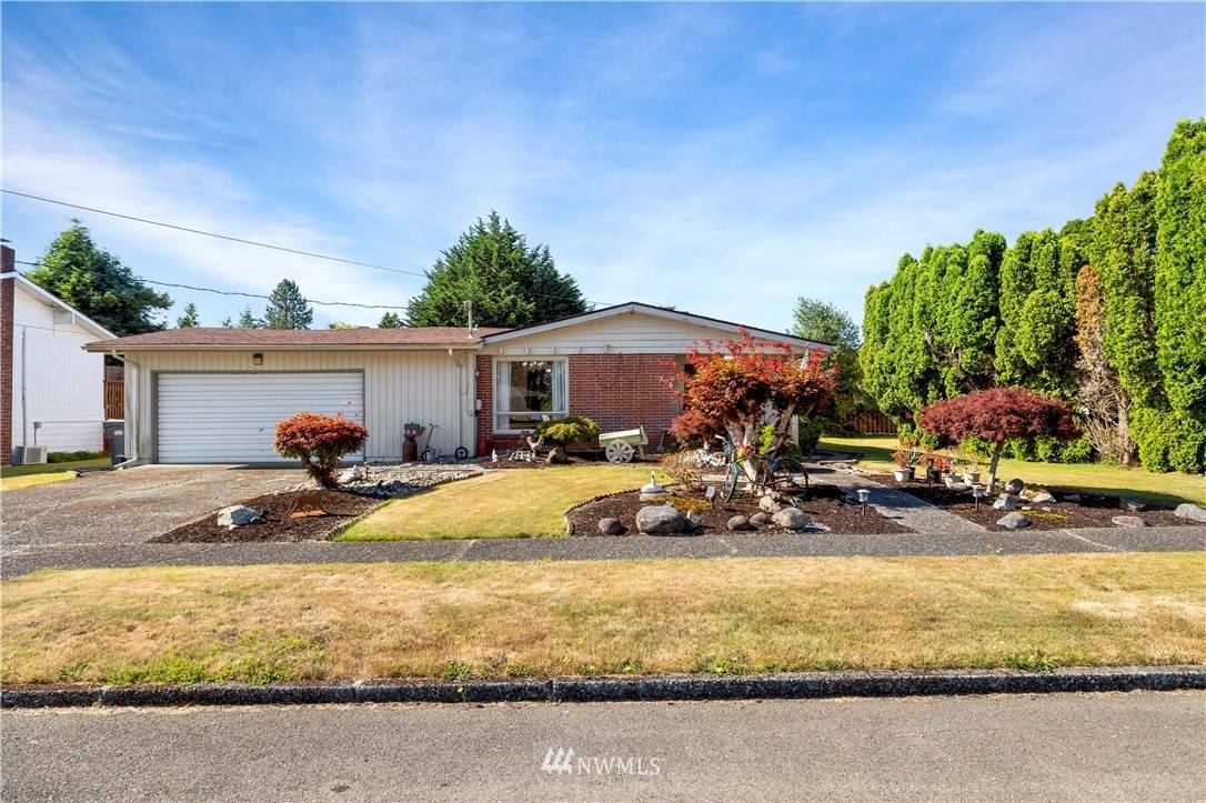 Cosmopolis, WA 98537,206 Holly LN