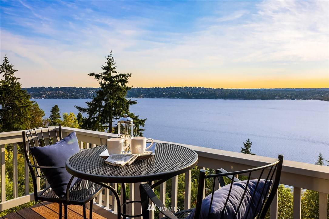 Mercer Island, WA 98040,7701 Ridgecrest LN