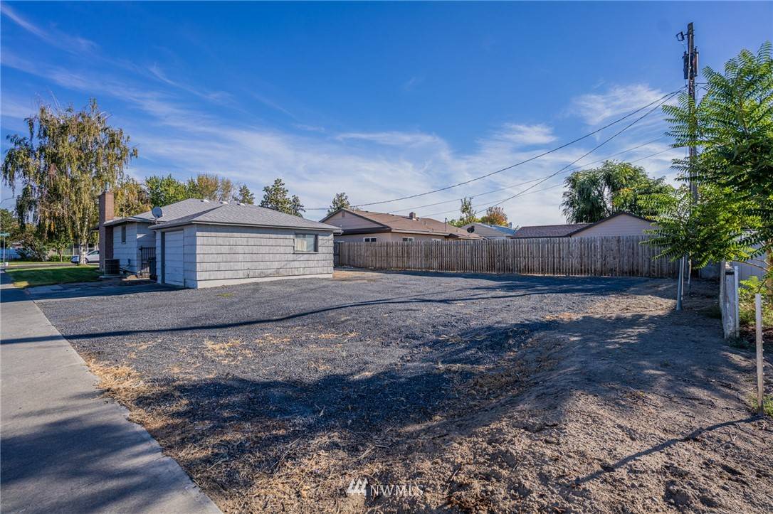 Moses Lake, WA 98837,802 S Ironwood DR