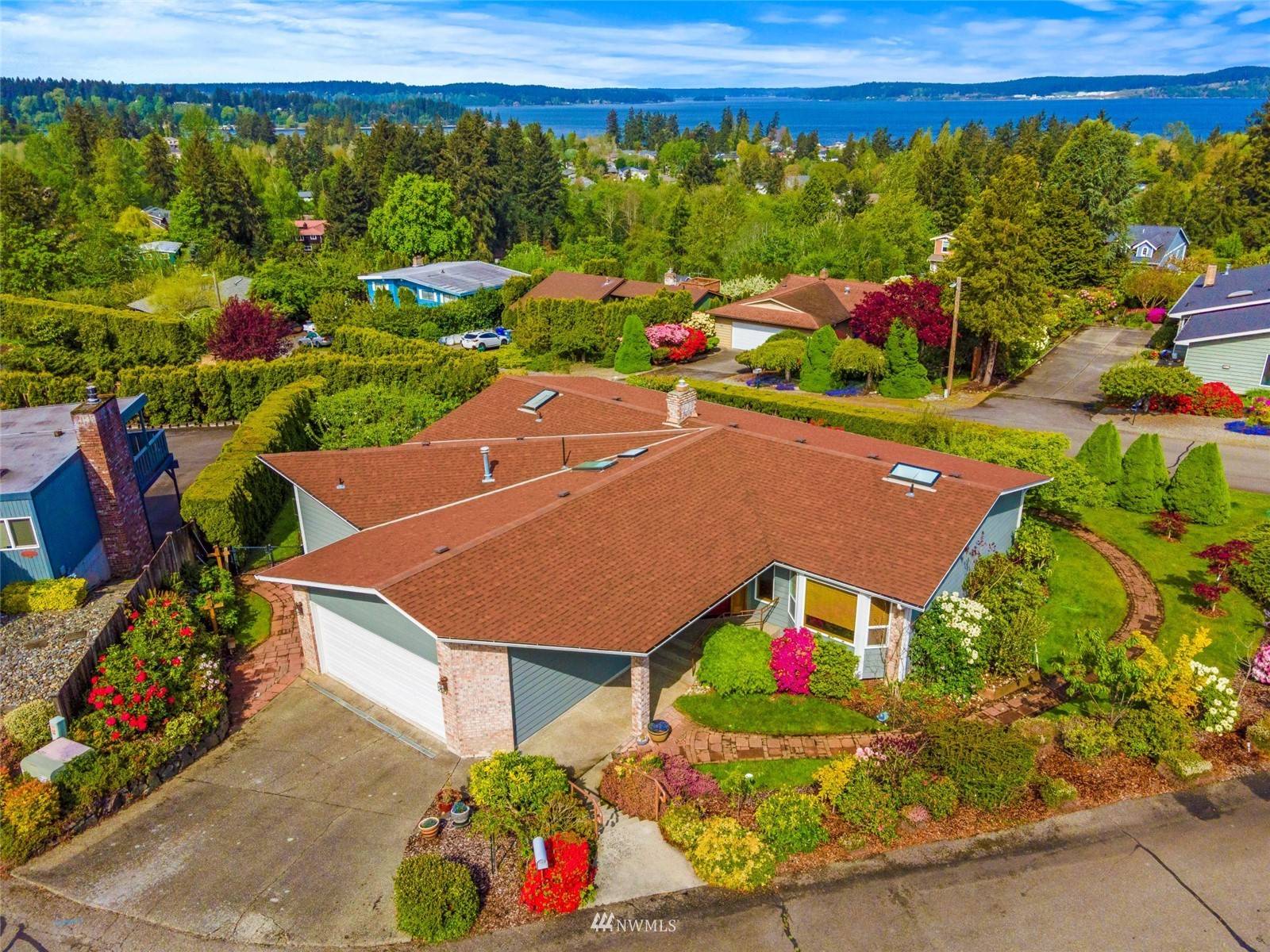 Steilacoom, WA 98388,906 Kari LN