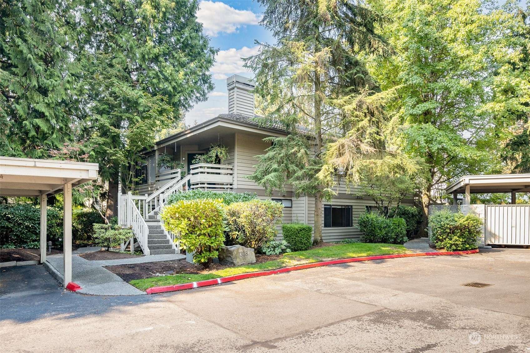 Bellevue, WA 98004,1308 Bellevue WAY NE #7