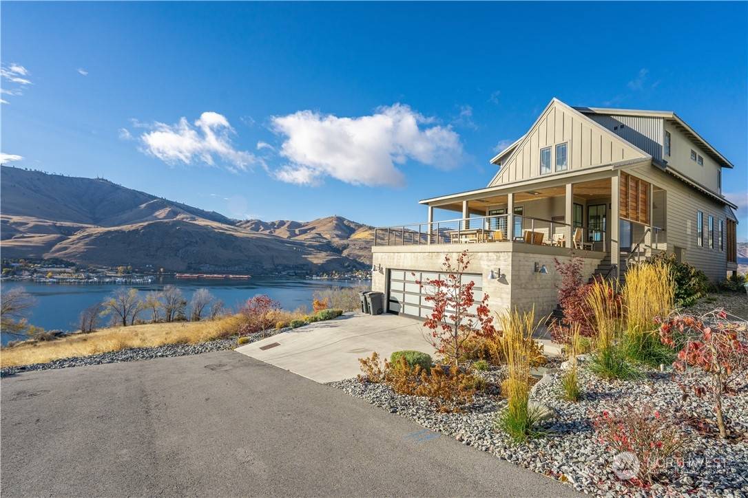 Chelan, WA 98816,132 Goldfinch LN