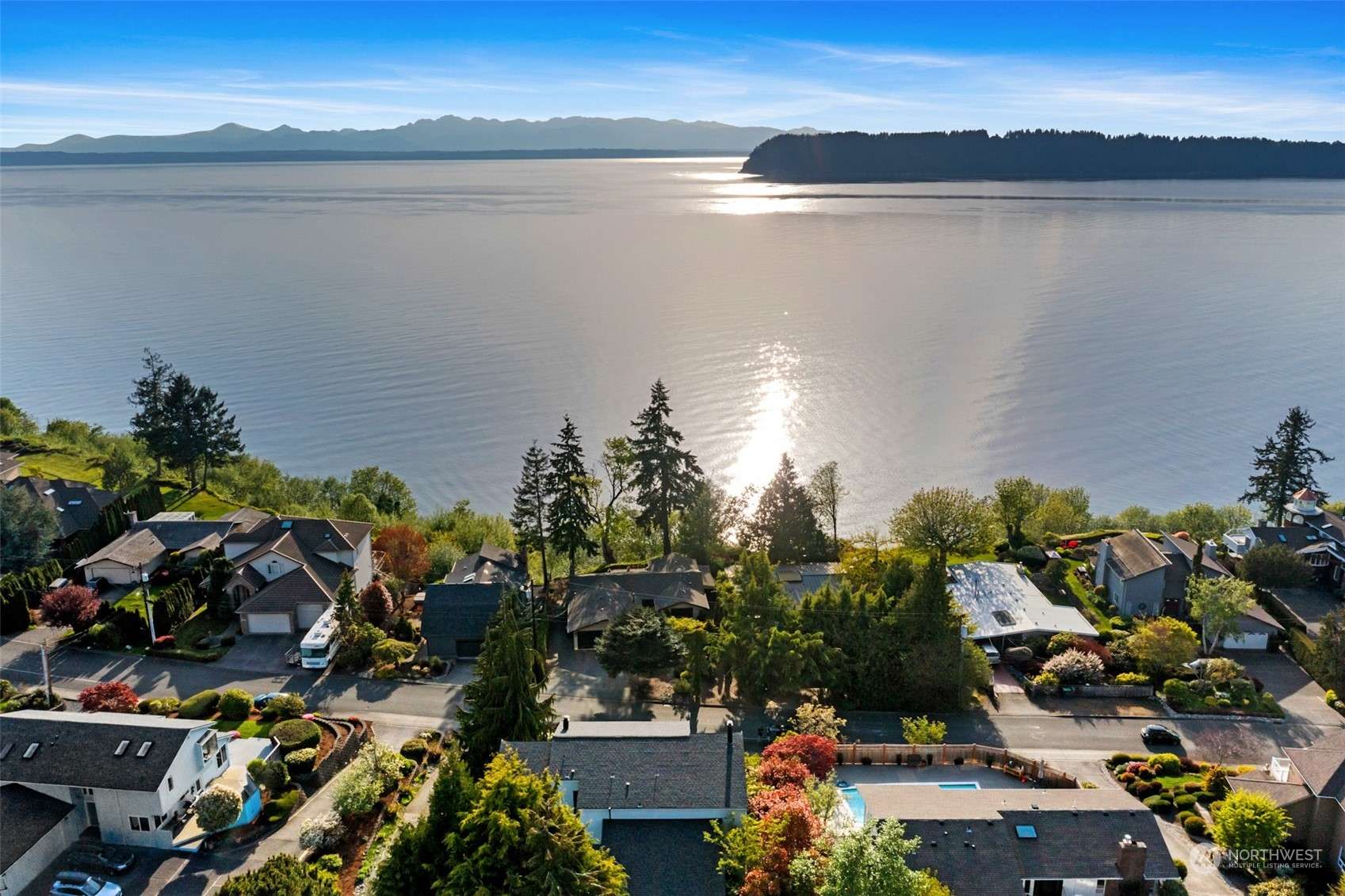 Mukilteo, WA 98275,10413 Marine View DR