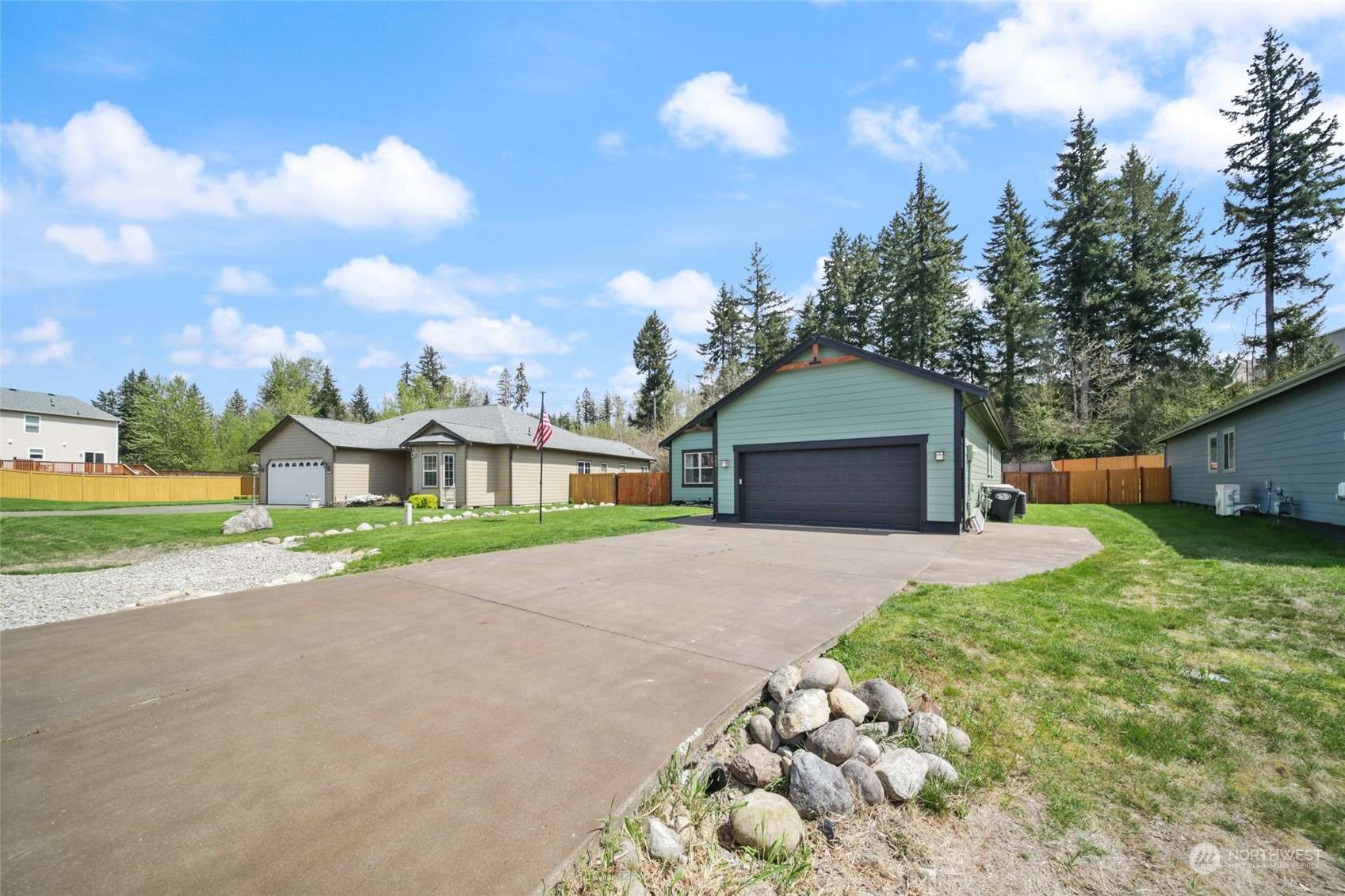 Rainier, WA 98576,511 Emerald LN SE