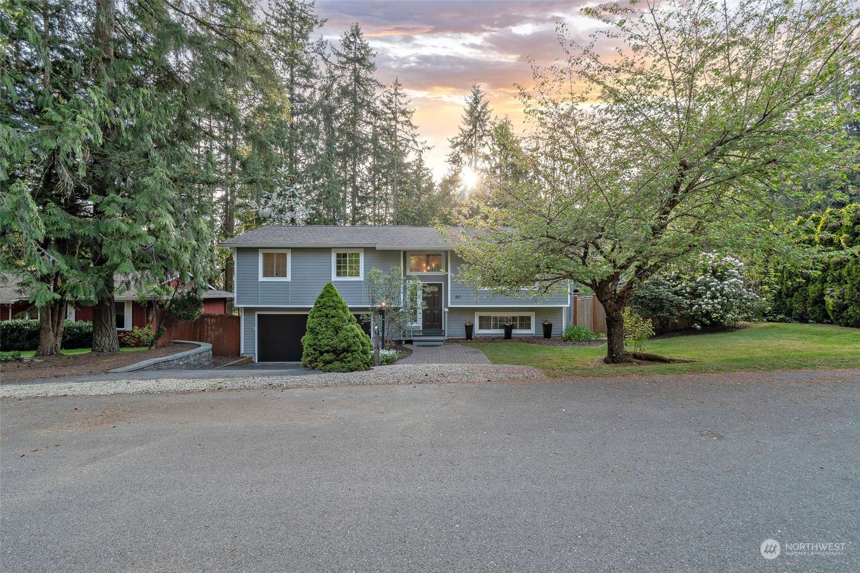 Sammamish, WA 98074,841 211th AVE NE