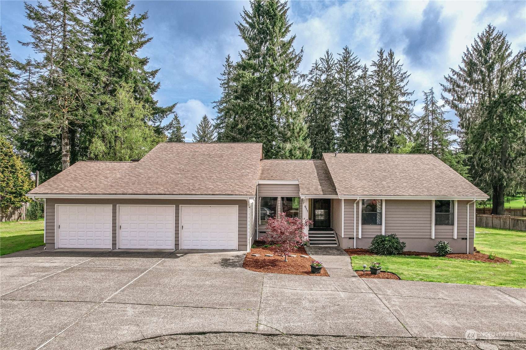 Aberdeen, WA 98520,911 Fairway DR