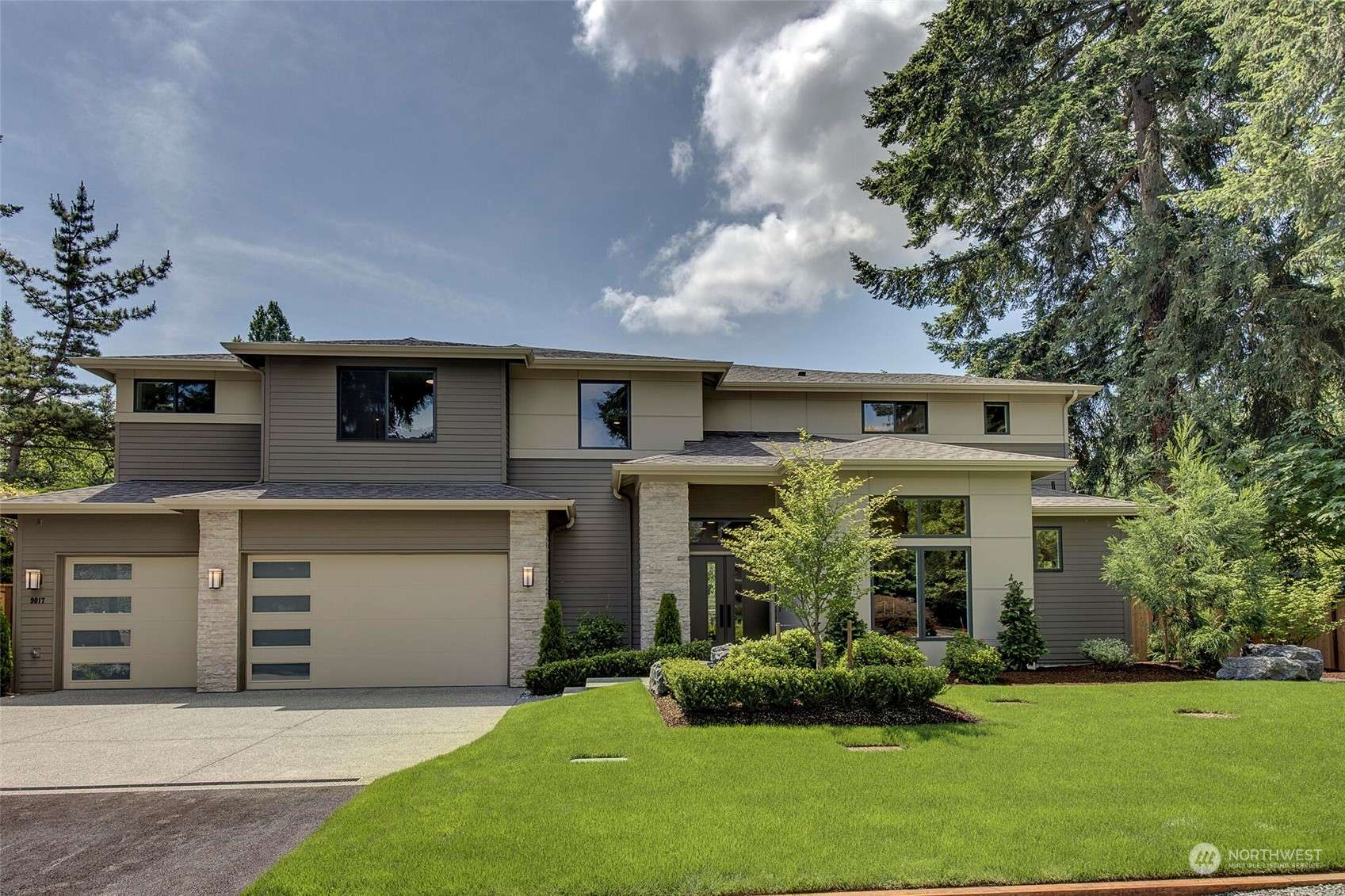 Mercer Island, WA 98040,9017 SE 60th ST