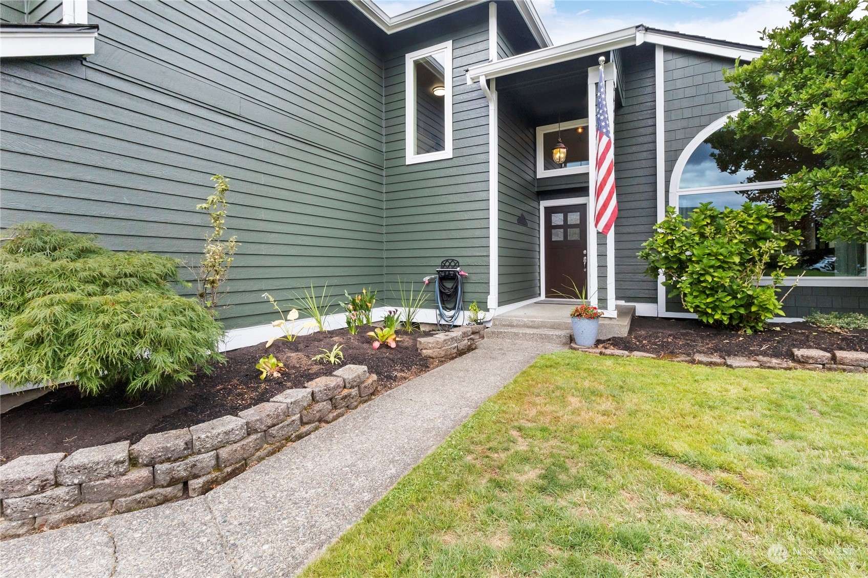 Enumclaw, WA 98022,524 Hamilton PL