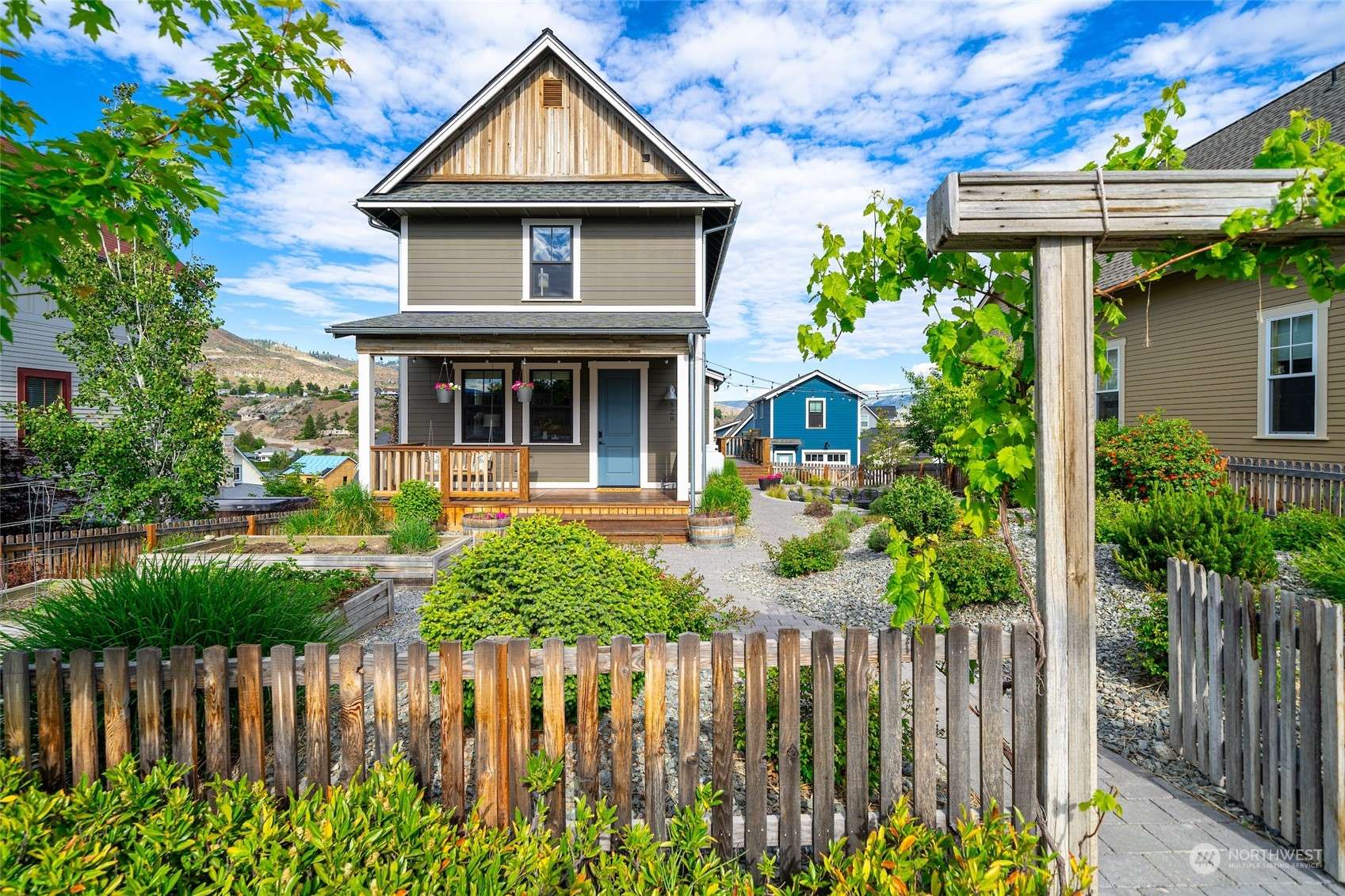 Chelan, WA 98816,528 Porcupine LN