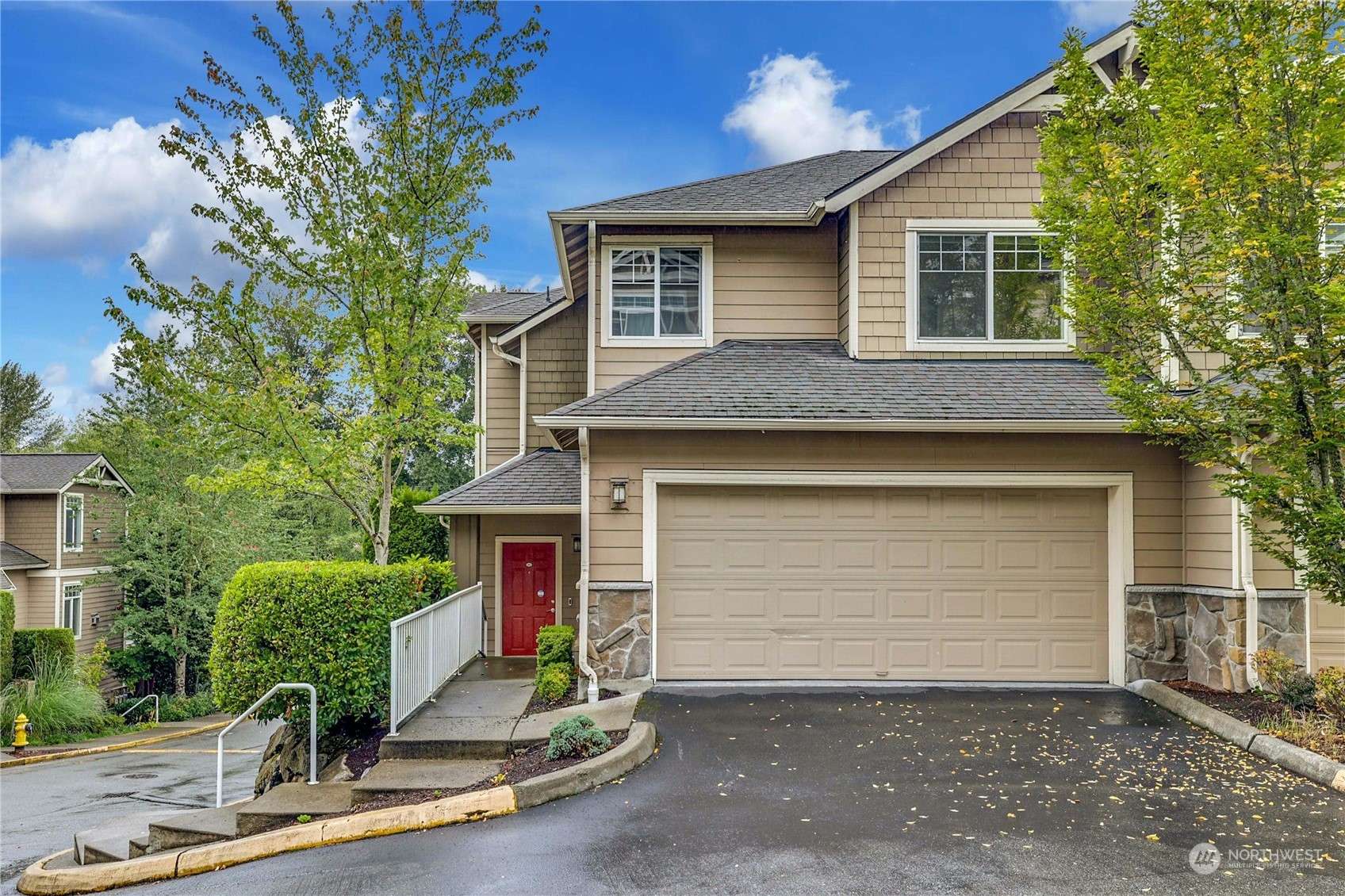 Sammamish, WA 98075,3500 E Lake Sammamish Pkwy SE #2-102