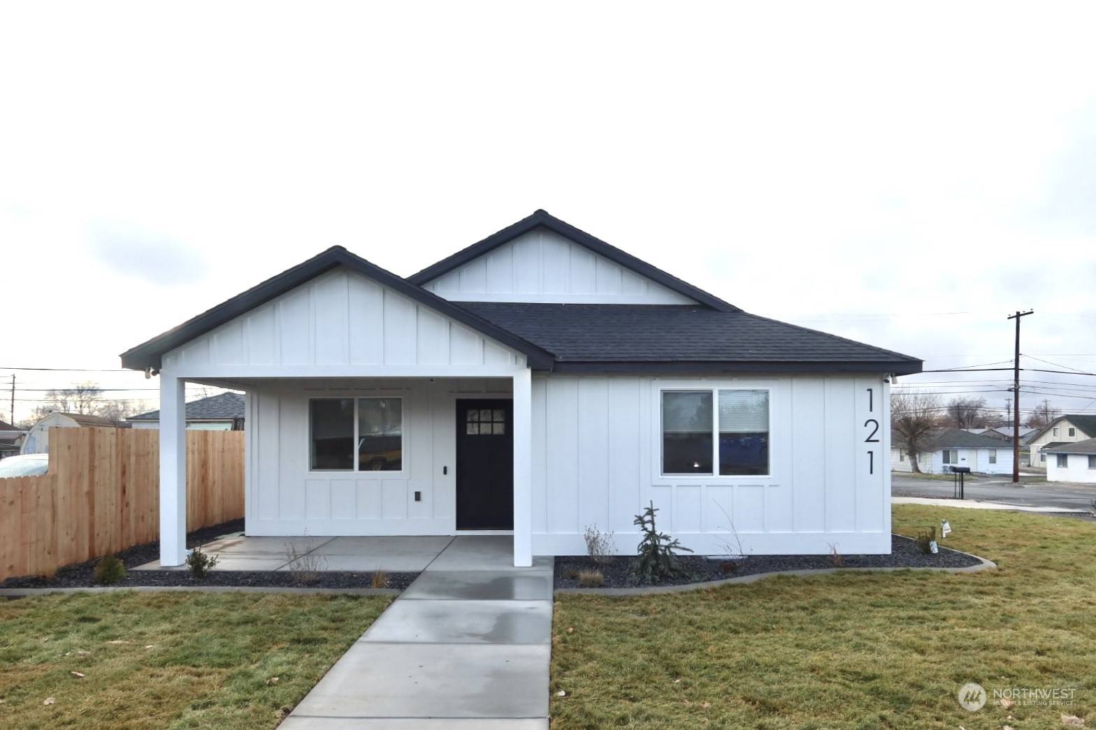 Moses Lake, WA 98837,121 E Sixth AVE