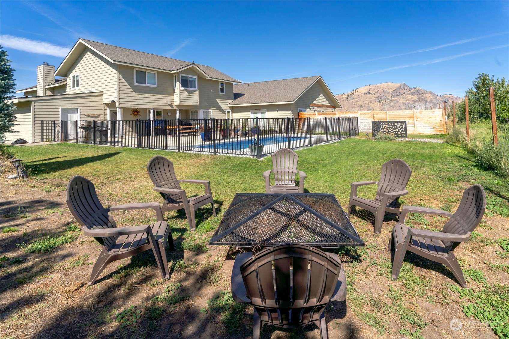 Chelan, WA 98816,445 Howser LN