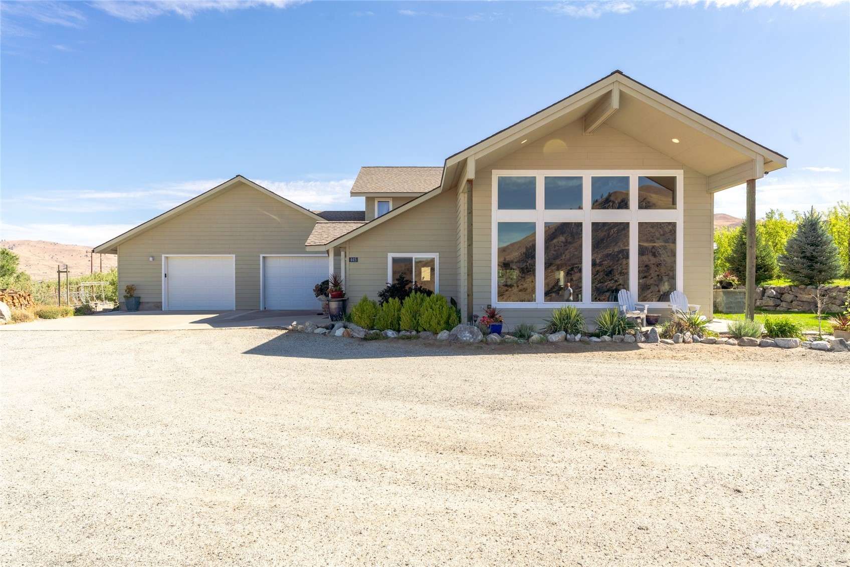 Chelan, WA 98816,445 Howser LN