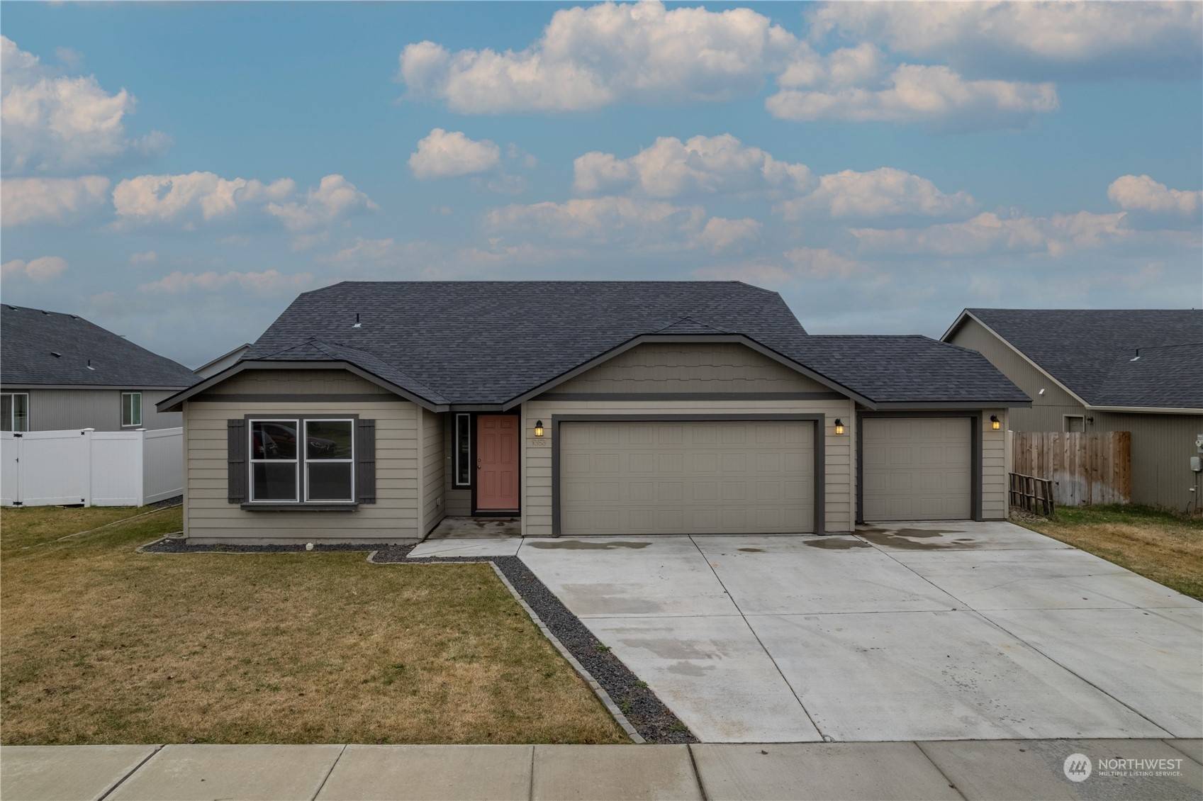 Moses Lake, WA 98837,1353 E Burr AVE