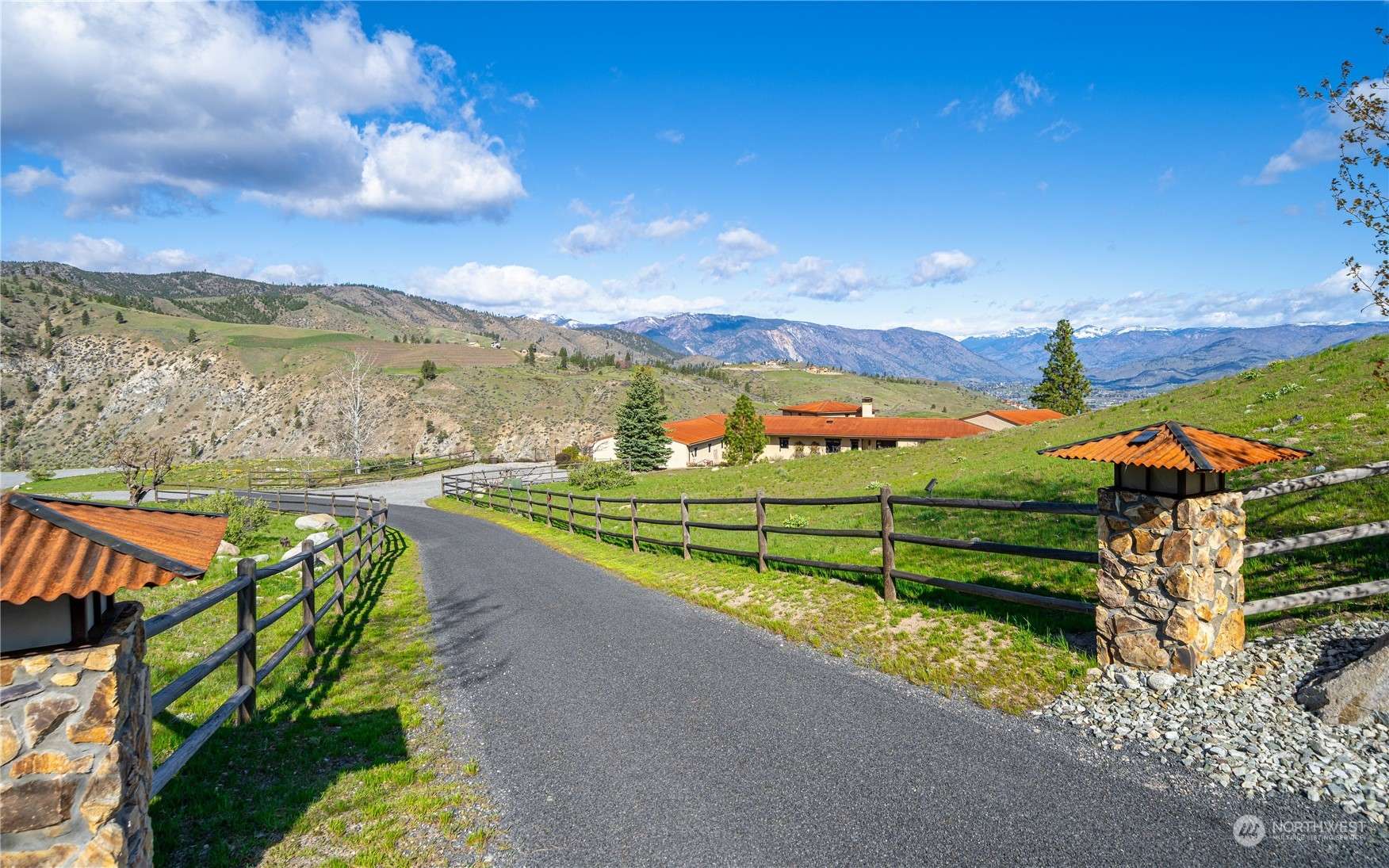 Chelan, WA 98816,105 Dove Hollow RD