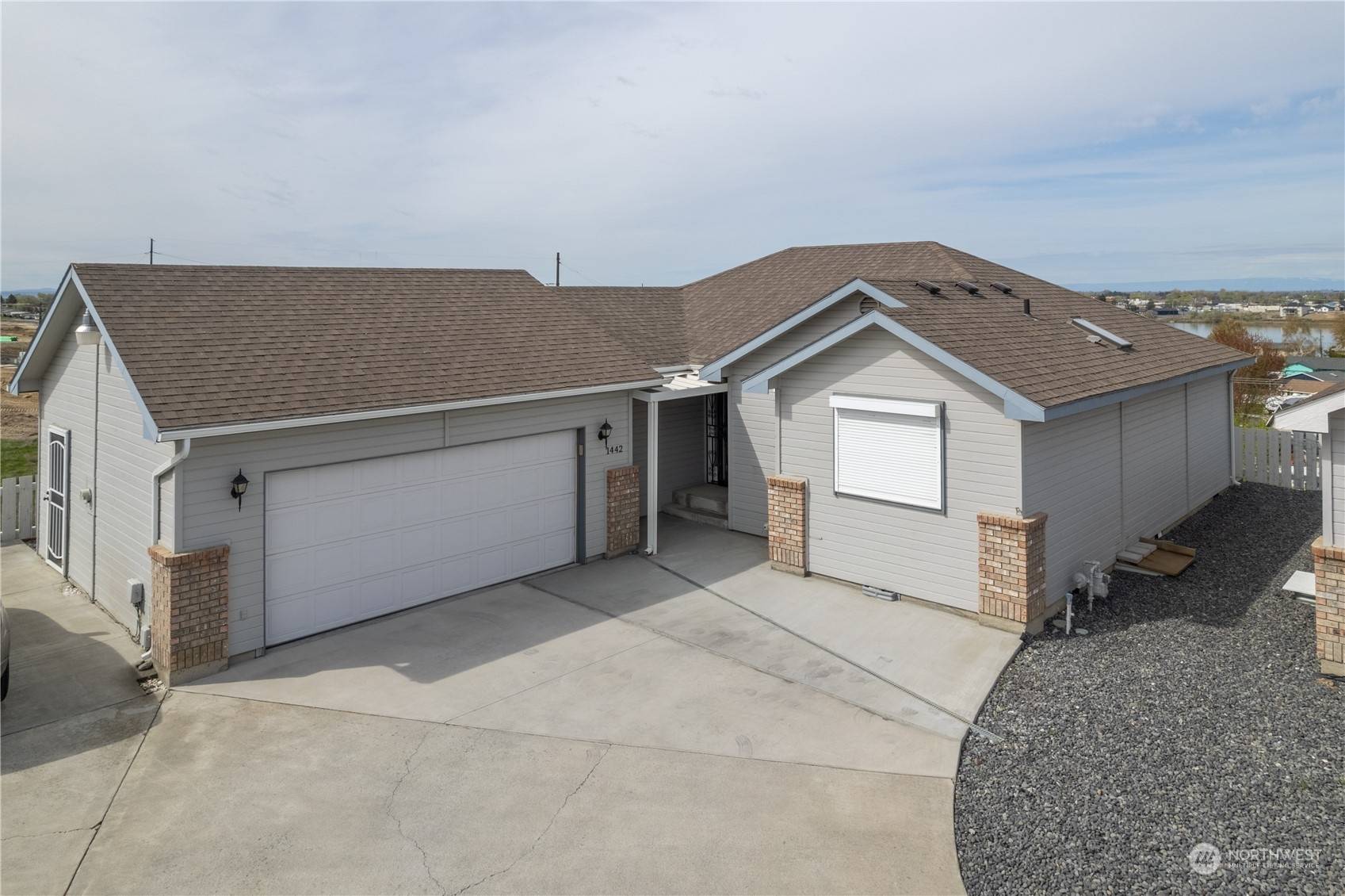 Moses Lake, WA 98837,1442 S Division ST